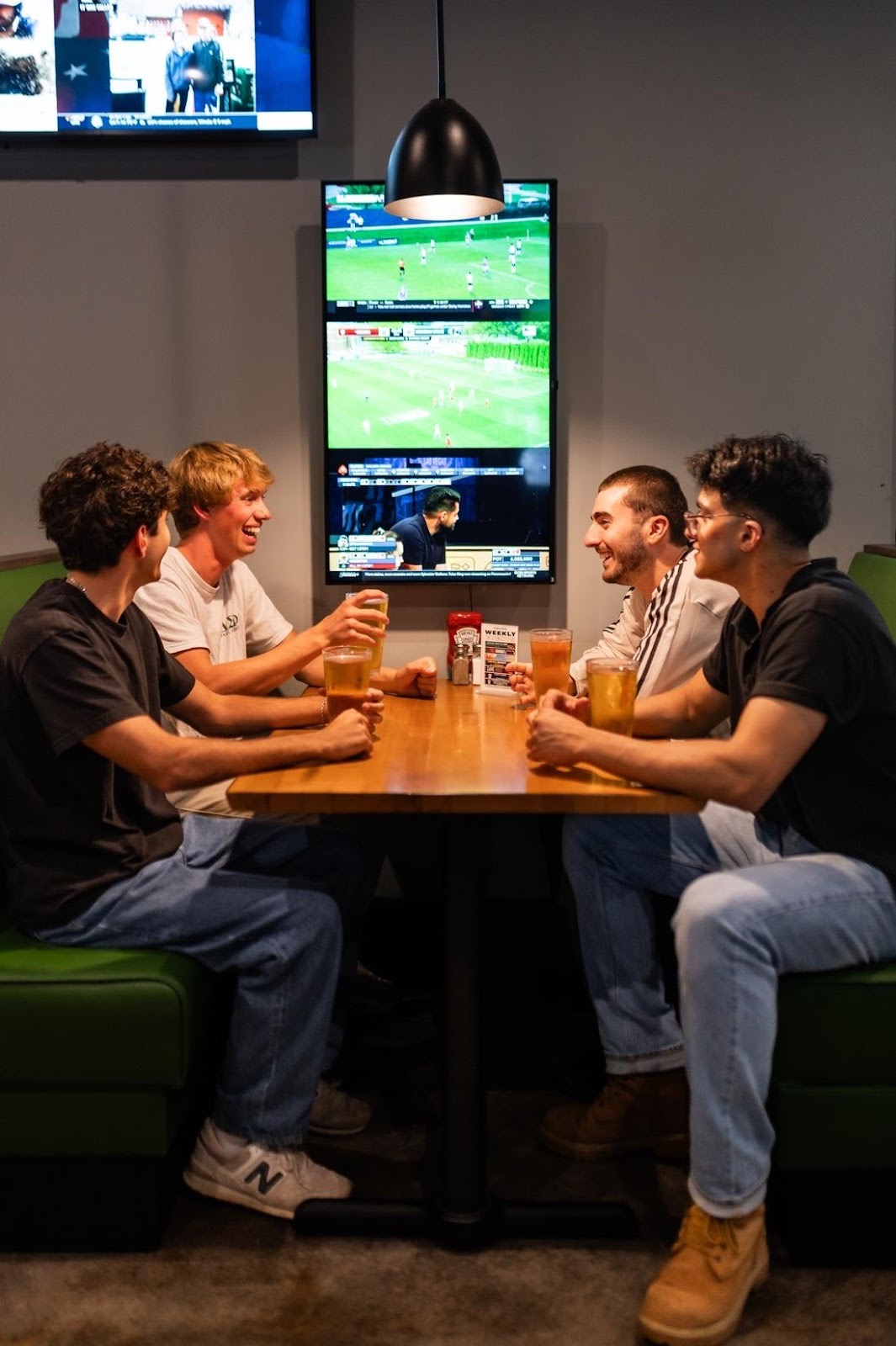 Students sitting down at The Greene Turtle, a popular sports bar and restaurant near UMD. 