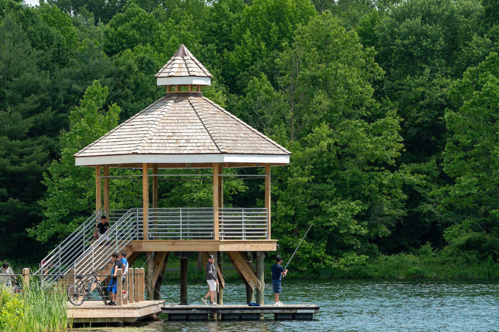 Image of the fishing area at Lake Artemesia.